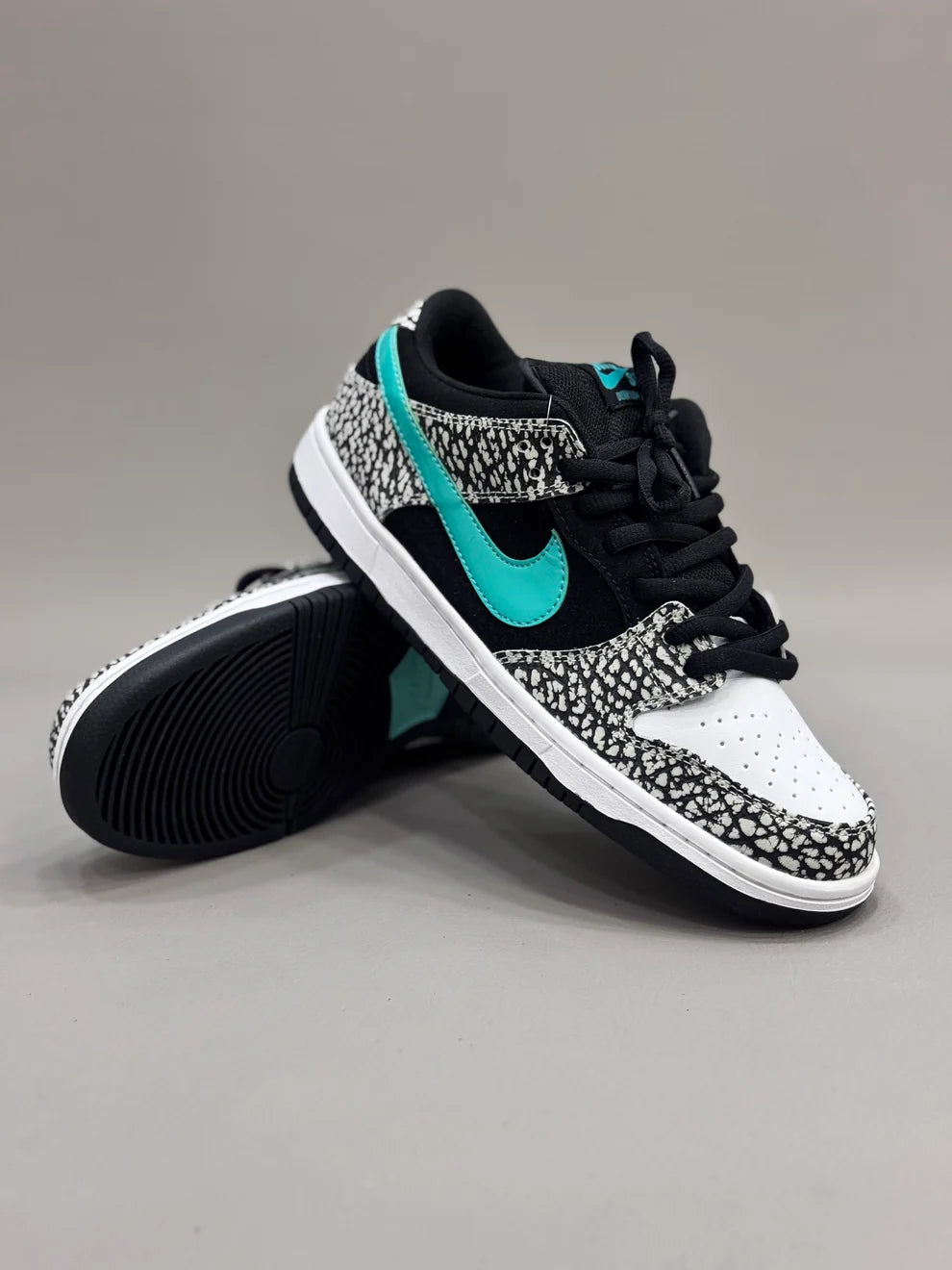 Nike SB Dunk Low “Elephant”